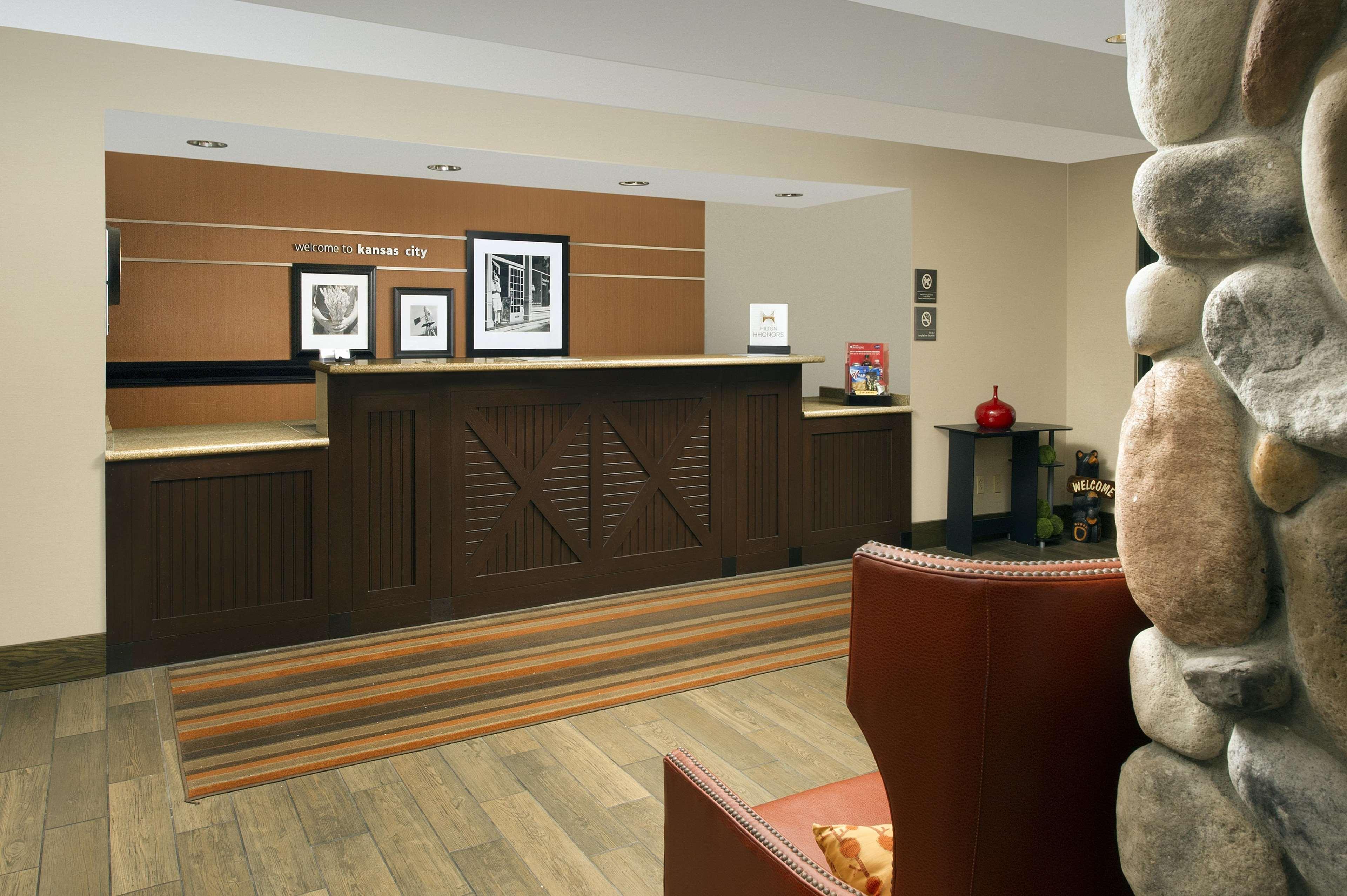 Hampton Inn Kansas City The Legends Interior foto