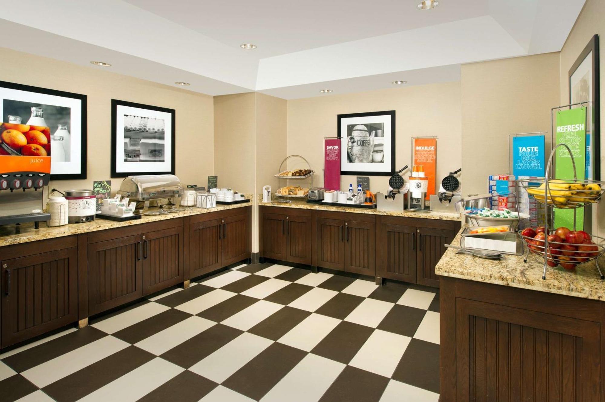 Hampton Inn Kansas City The Legends Exterior foto